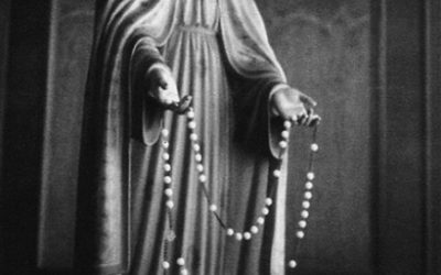 Como rezar a Coroa/Rosário de Nossa Senhora das Lágrimas?