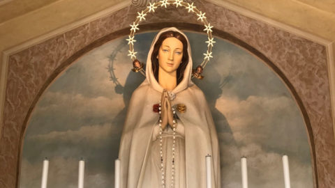 Nossa Senhora da Rosa Mística, um poético título de Maria