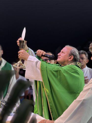 "O sacerdócio é o amor do Coração de Jesus."